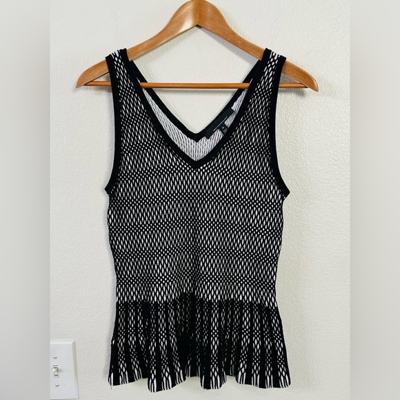 White House Black Market Black & White Sweater V Neck Tank size Medium - Picture 8 of 10